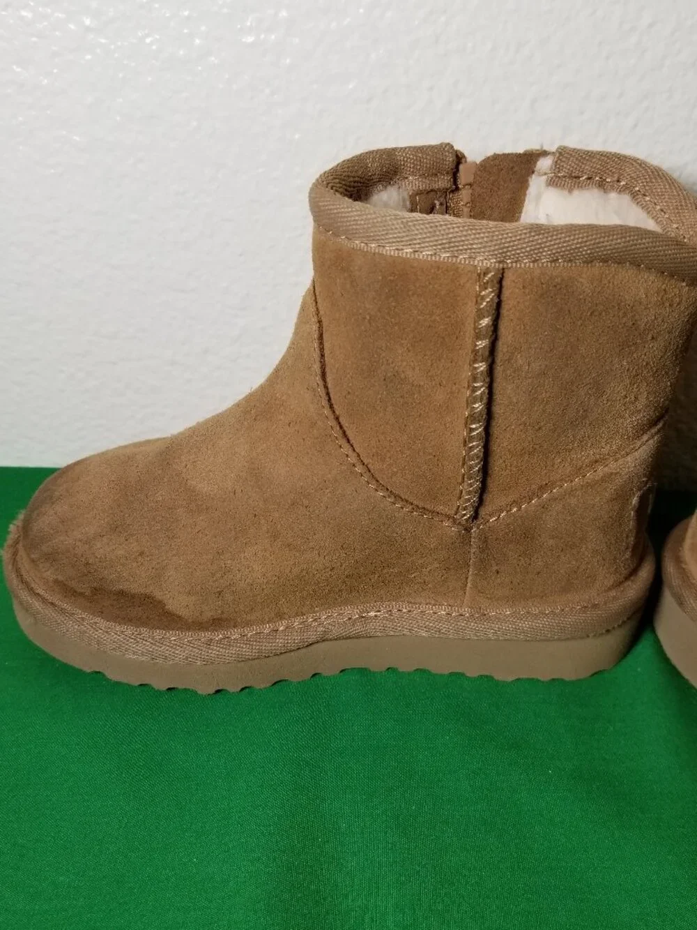 UGG Adri Classic Mini Boot Chestnut Suede Toddler Girls Size 8